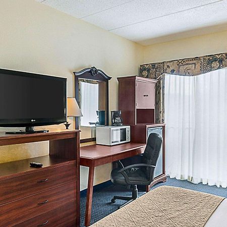 Quality Inn & Suites Вустер Экстерьер фото