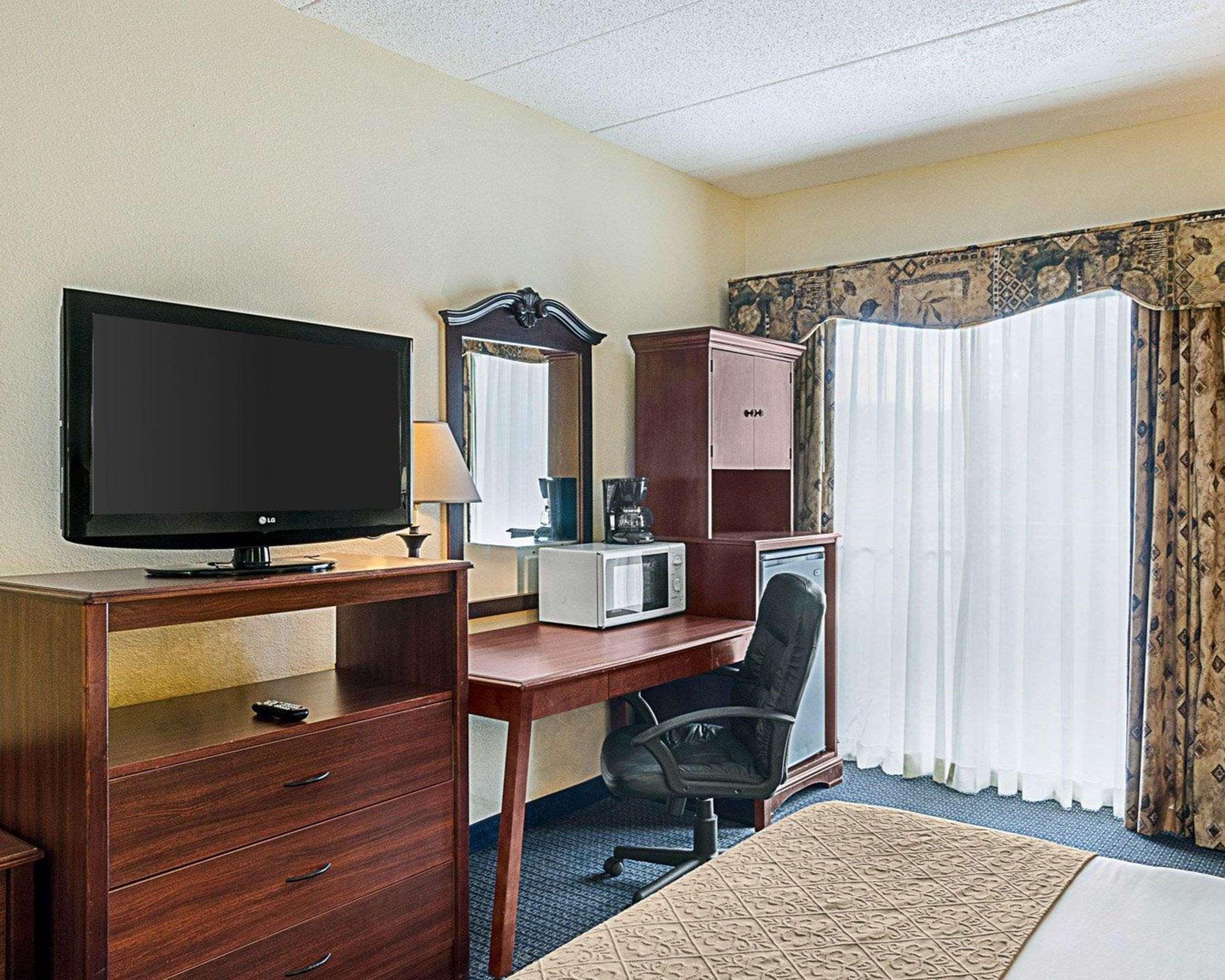 Quality Inn & Suites Вустер Экстерьер фото
