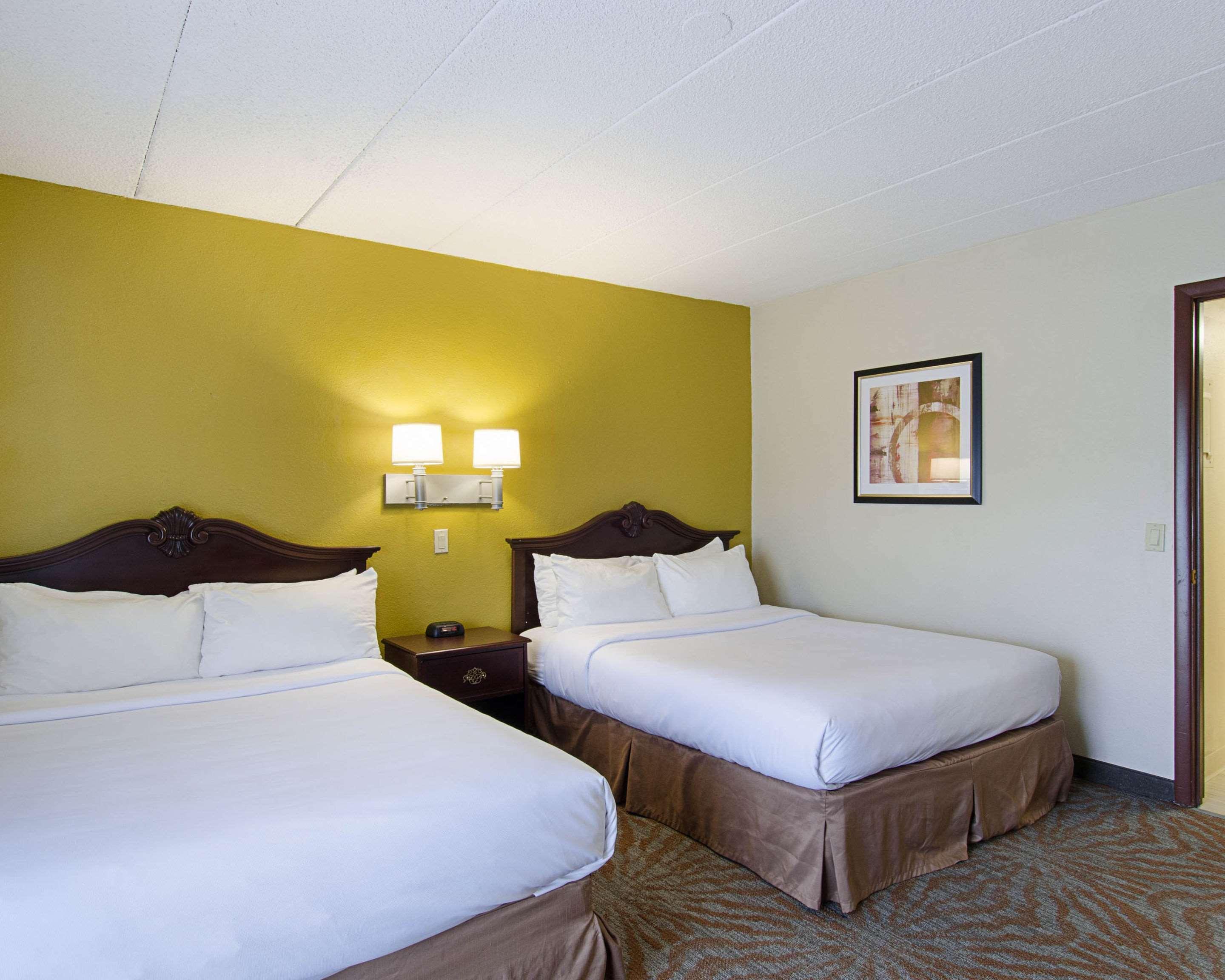 Quality Inn & Suites Вустер Экстерьер фото