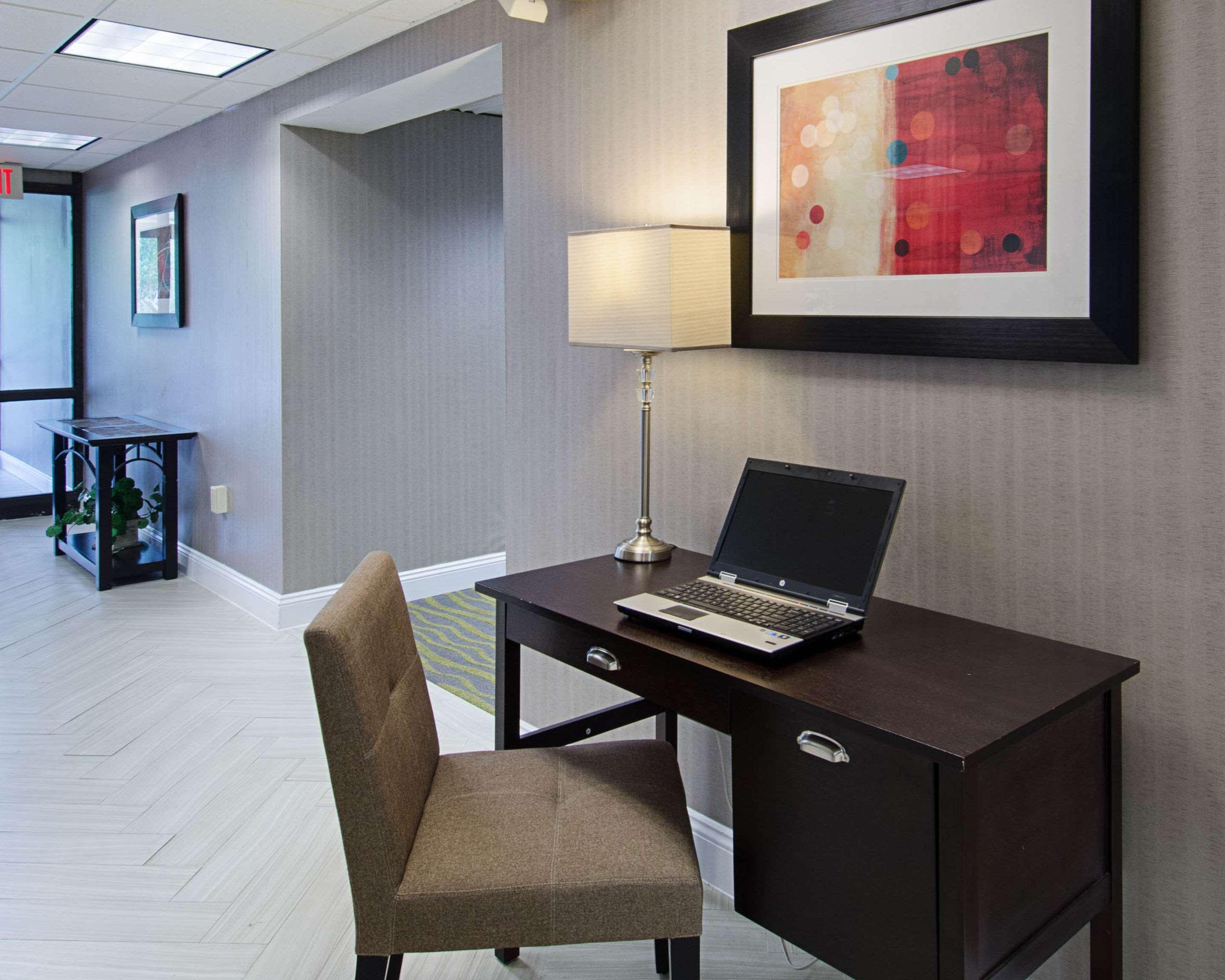 Quality Inn & Suites Вустер Экстерьер фото