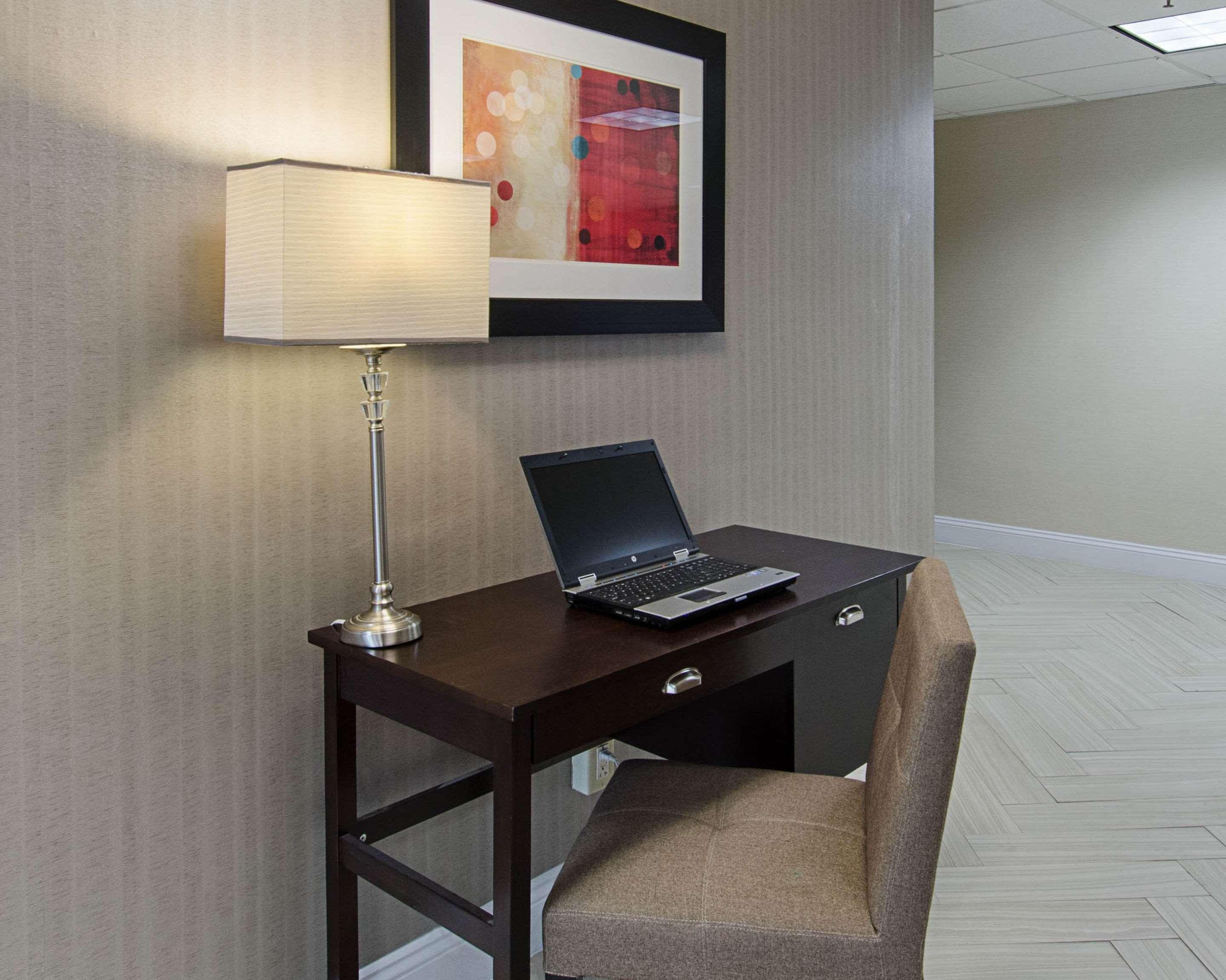 Quality Inn & Suites Вустер Экстерьер фото