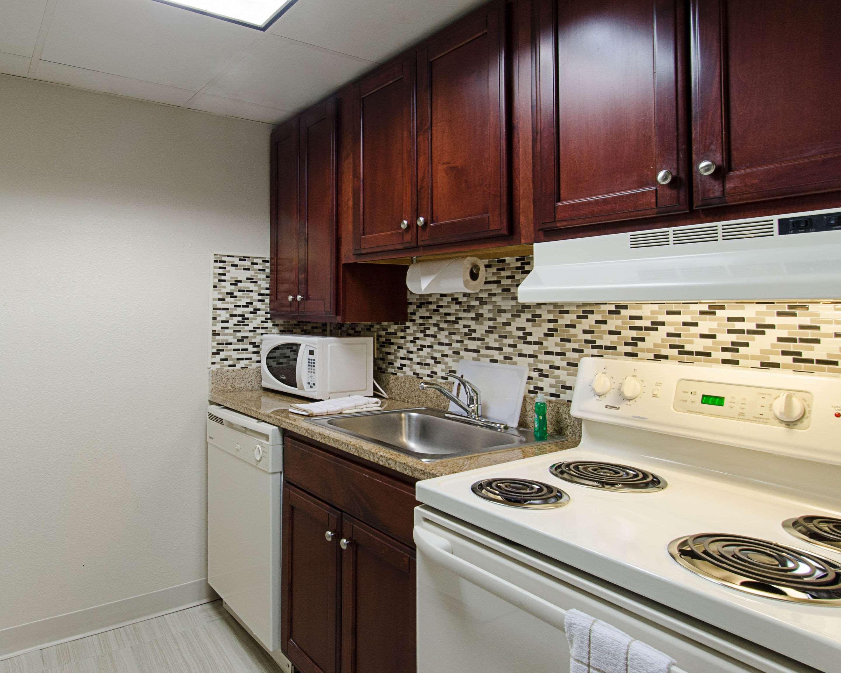 Quality Inn & Suites Вустер Экстерьер фото