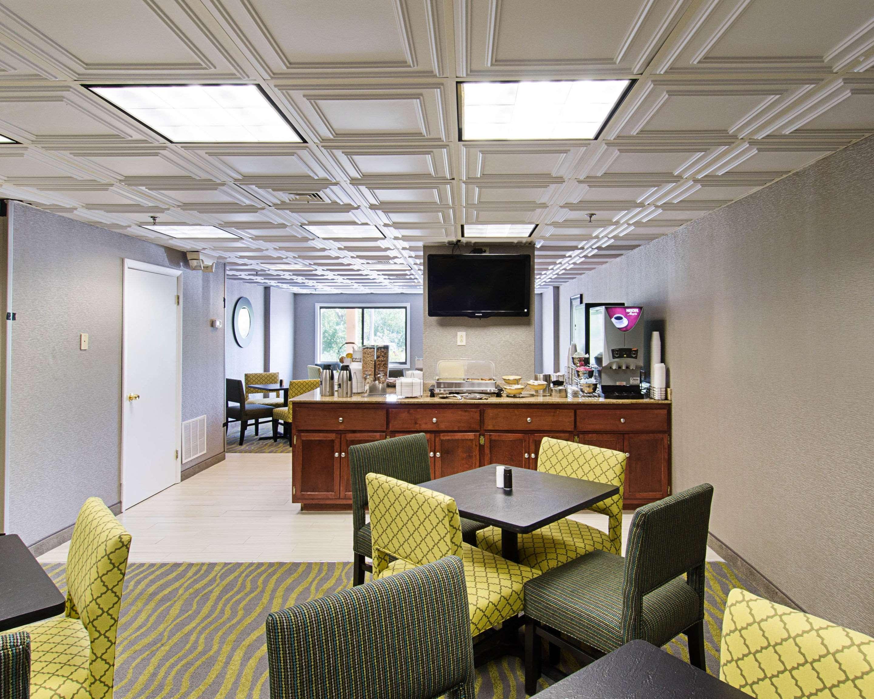 Quality Inn & Suites Вустер Экстерьер фото