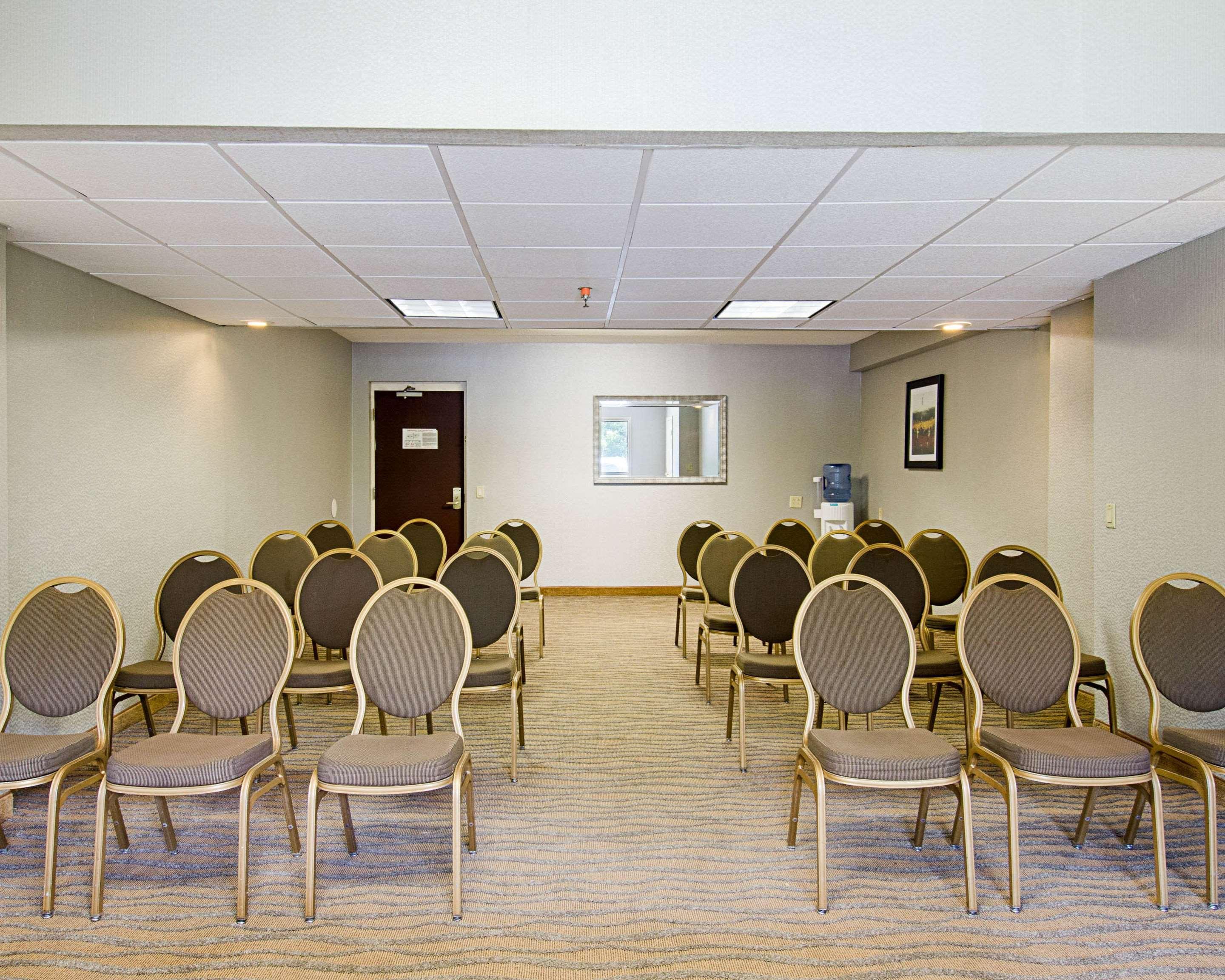 Quality Inn & Suites Вустер Экстерьер фото