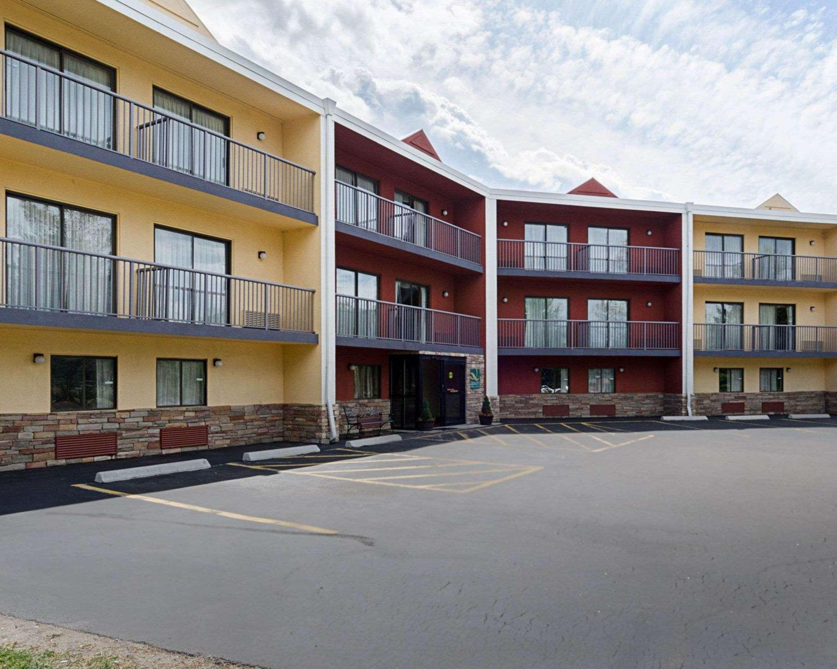 Quality Inn & Suites Вустер Экстерьер фото