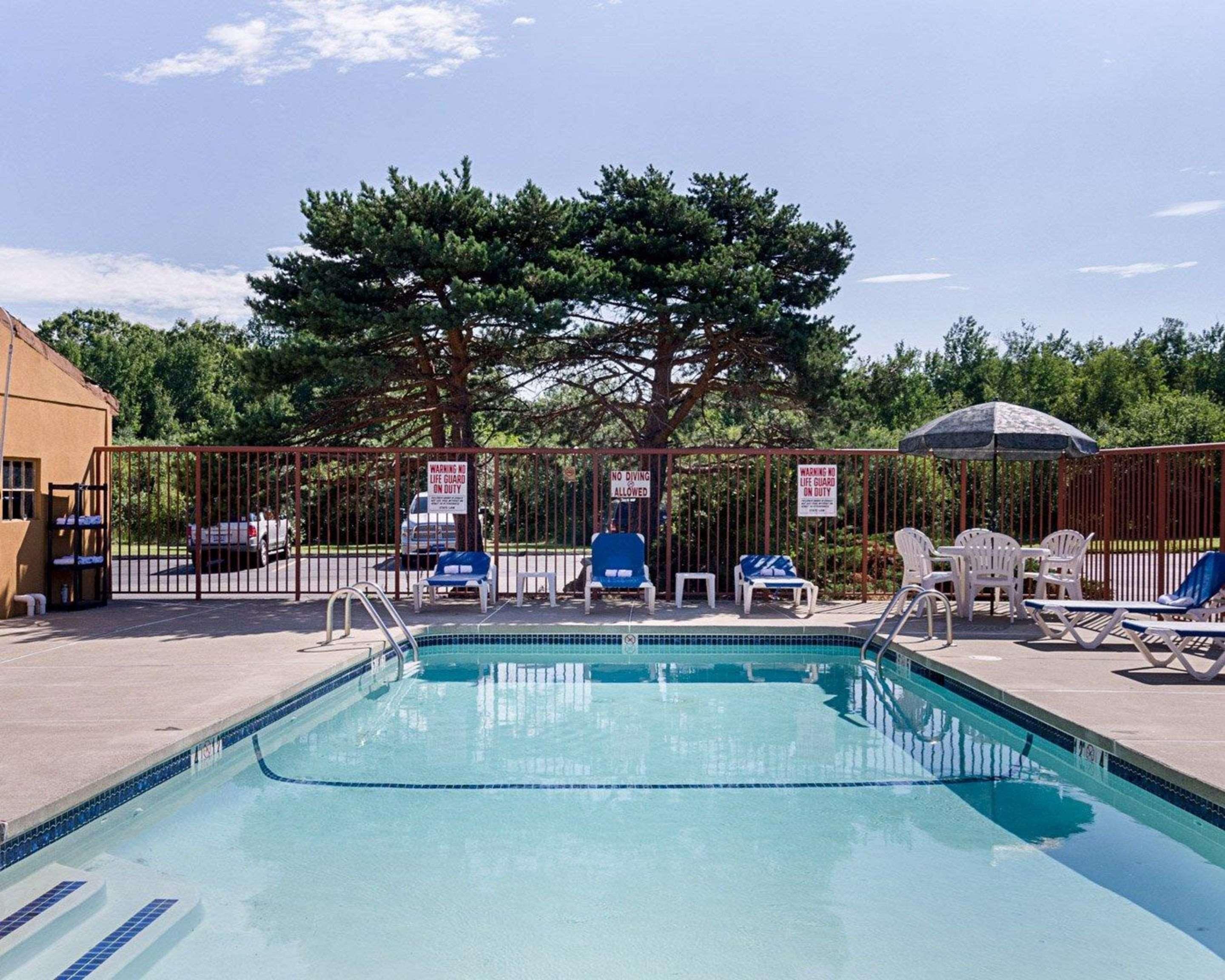 Quality Inn & Suites Вустер Экстерьер фото