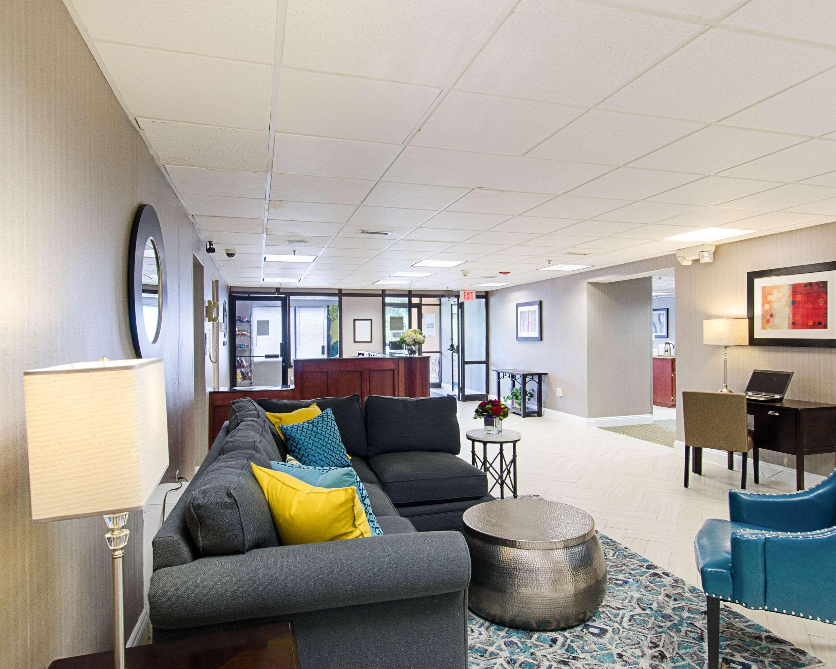 Quality Inn & Suites Вустер Экстерьер фото